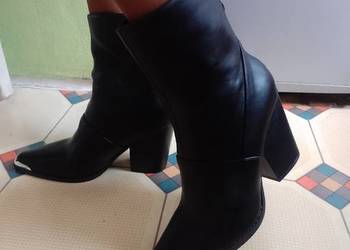 (40) Boohoo/ Botki kowbojki z blaszką w pudełku z Londynu, NOWE