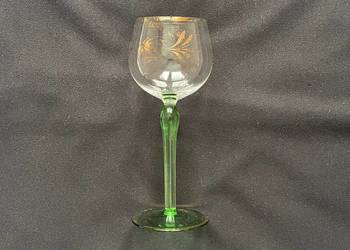 Szklana lampka do wina zielona nóżka stopka