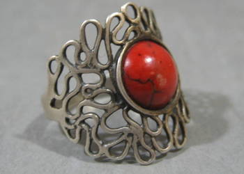 Pierscionek Srebrny z Koralem Polski