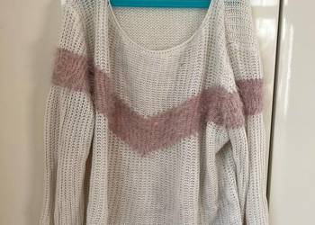 Delikatny sweterek z wzorem s/m