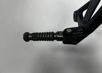BMW K40 K1200S K43 K1200R K46 S1000RR K47 S1000R Podnóżek P tył HP 7699722