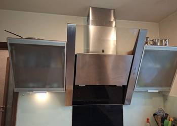Okap 90 cm skos, szkło, chrom plus dwie szafki skos szkło piaskowane.