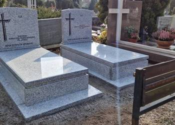 Dwa nagrobki strzegomskie NR.2258 WROCŁAW