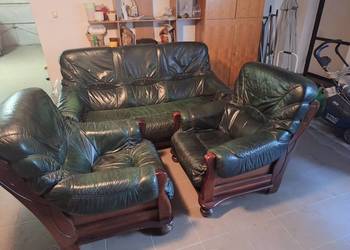 Sofa jest rozkładana plus 2 fotele skórzane