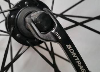 Kolo rowerowe przednie BONTRAGER R1 700x25