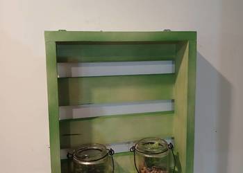 Drewniana półka scienna