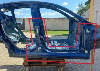 TESLA MODEL Y 2024r SŁUPEK PRAWY BOK  PRÓG 