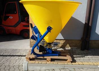 Rozsiewacz 300-500L RODA Jednotarczowy