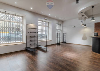 Lokal 145 m² z witryną – przy Placu Wolności