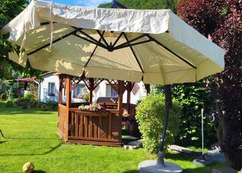 Elegancki parasol ogrodowy