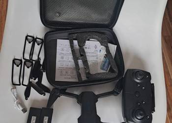 nowy dron z zestawem 3 akumulatorków