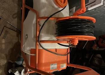 Opryskiwacz do trawników VEVOR z kołami