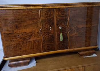 Szafka po renowacji, fornir orzechowy, politura, w stylu Art Deco