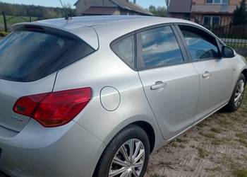 Opel Astra J 2010 B+GAZ Klima, Hak - Zadbany
