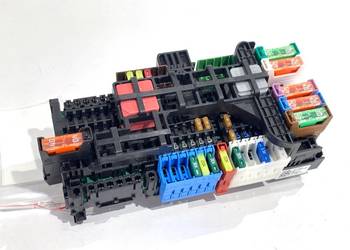 SKRZYNKA BEZPIECZNIKÓW MERCEDES GLE A1679063103 SUV 2.0 269KM MODUŁ
