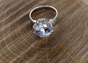 Pierścionek sygnowany