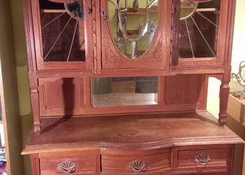 Kredens secesyjny z lustrami.