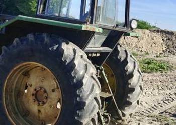 Ciągnik rolniczy John Deere 3130 z ładowaczem
