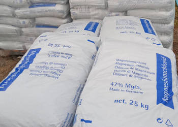 Chlorek magnezu płatki worek 25kg na śnieg i lód bezpieczny dla zwierząt