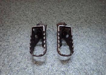 DWA PODNÓŻKI KIEROWCY SETY YAMAHA YZ 250 88-93R