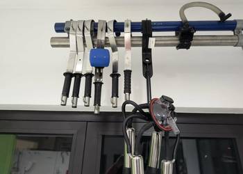 Wieszak aparatu udojowego