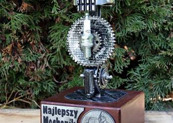 Puchar czaszka tłok Scrap Metal Art