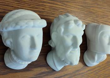 Głowy wawelskie porcelanowe rzeźby do powieszenia na ścianie