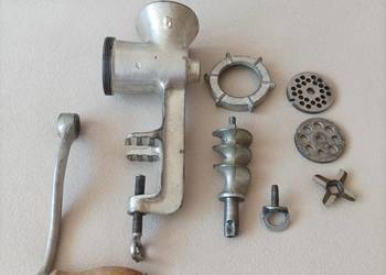 Stara zabytkowa maszynka do mielenia mięsa