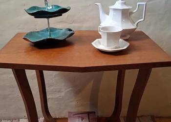 Drewniany stolik art deco