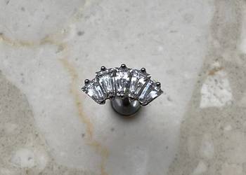 Kolczyk Labret Tytan z Cyrkoniami Łuk Korona Kryształki 8 mm, 1,2 mm (16G)