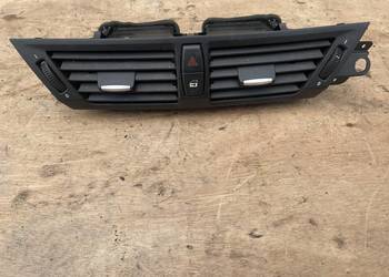 Środkowa kratka nawiewu BMW E84 Europa