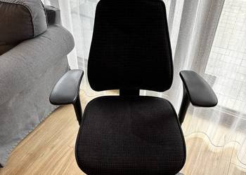 Kinnarps Plus 8000 Synchrone - ergonomiczny fotel z zagłówkiem