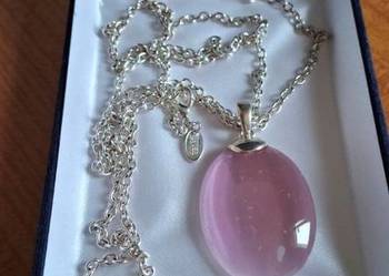 Piękny wisiorek na łańcuszku. Piękny wisiorek na łańcuszku.