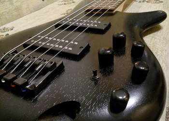 Gitara basowa 5-strunowa IBANEZ SR305EB-WK - OKAZJA!