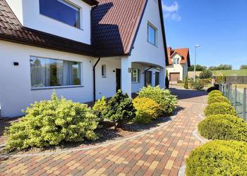 Dom 279 m² z mieszkaniem 47 m²,poddaszem  ok.90 m².Duży potencjał na bizne