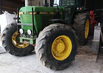 John Deere 4240s
