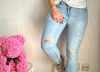 Nowe push up jasnoniebieskie jeansy przetarcia dziury 42