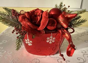 Stroik Bożonarodzeniowy Czerwony z Różami i Bombkami Dekoracja Świąteczna