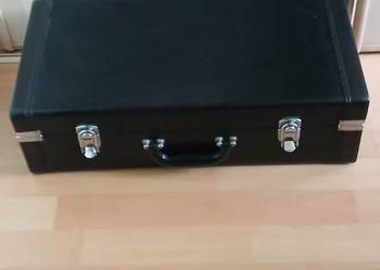 Stary twardy futerał na trabke