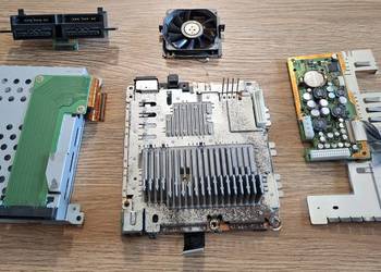 Płyta główna GH-006 i GD-013, płyta GI-006 i klatka od dysku, wentylator i