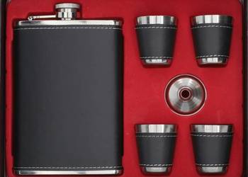 Piersiówka Obszyta Czarną Skórą z Kieliszkami i Lejkiem na Prezent