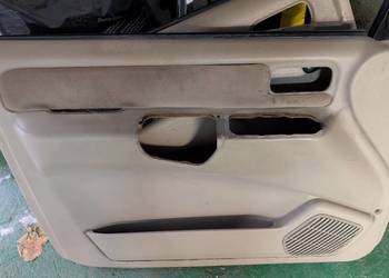 Nissan Terrano 2 boczki drzwi tapicerka