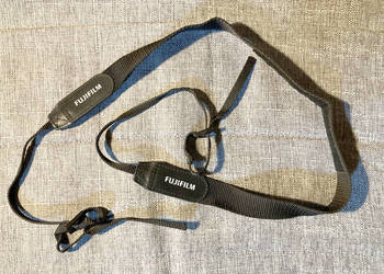 Oryginalny pasek do aparatów Fuji Finepix czarny Oryginalny pasek do aparatów Fuji Finepix czarny