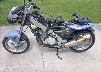 Uszkodzona BMW 650 CS na części.