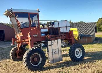 Opryskiwacz samojezdny do porzeczek