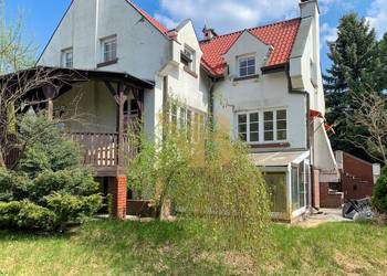 Dom blisko Warszawy - przestrzeń dla rodziny i pracy