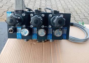 Blok hydrauliczny trzysekcyjny  elektrozaworów posypywarki Schmidt Stratos