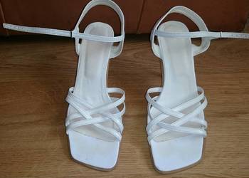 Buty białe nr 38