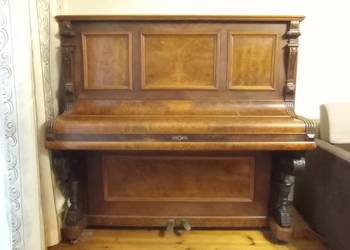 Pianino A. Hoffmeister Luben– antyk z piękną rzeźbioną obudową