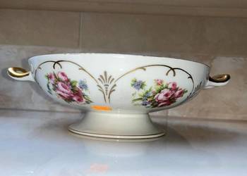 Patera - różyczki w złotych kasetonach, wewnątrz i zewnątrz paterki.  Na st